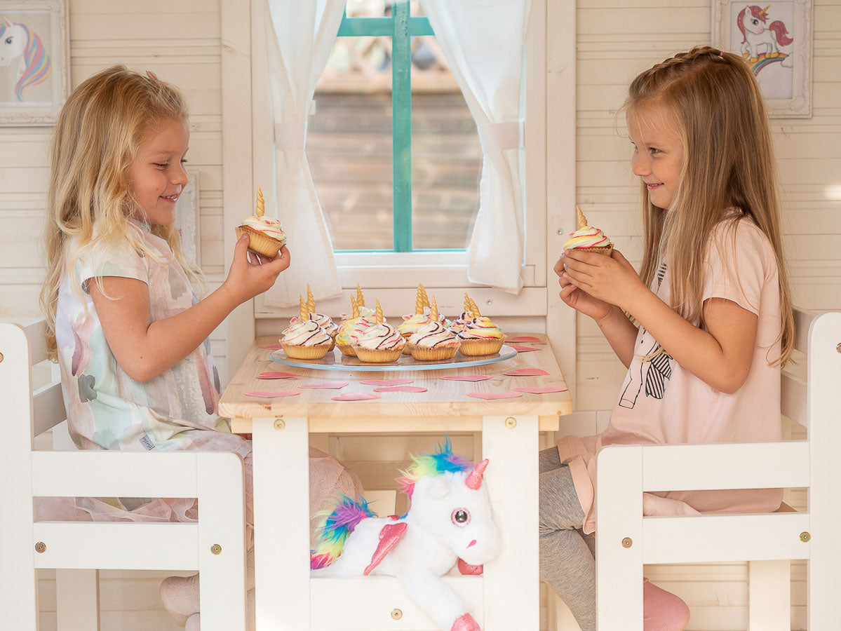 Girls eating cupcakes in KidsPlayHouses_EU playhouse Unicorn
