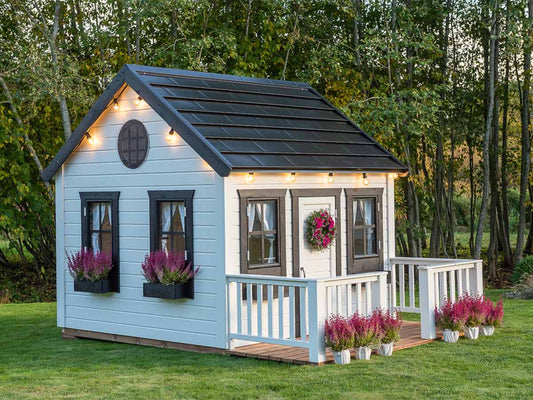 KidsPlayHouses_EU Quick-assembly wooden dream playhouse with black roof, white walls and black window frames, decorated with flowers.